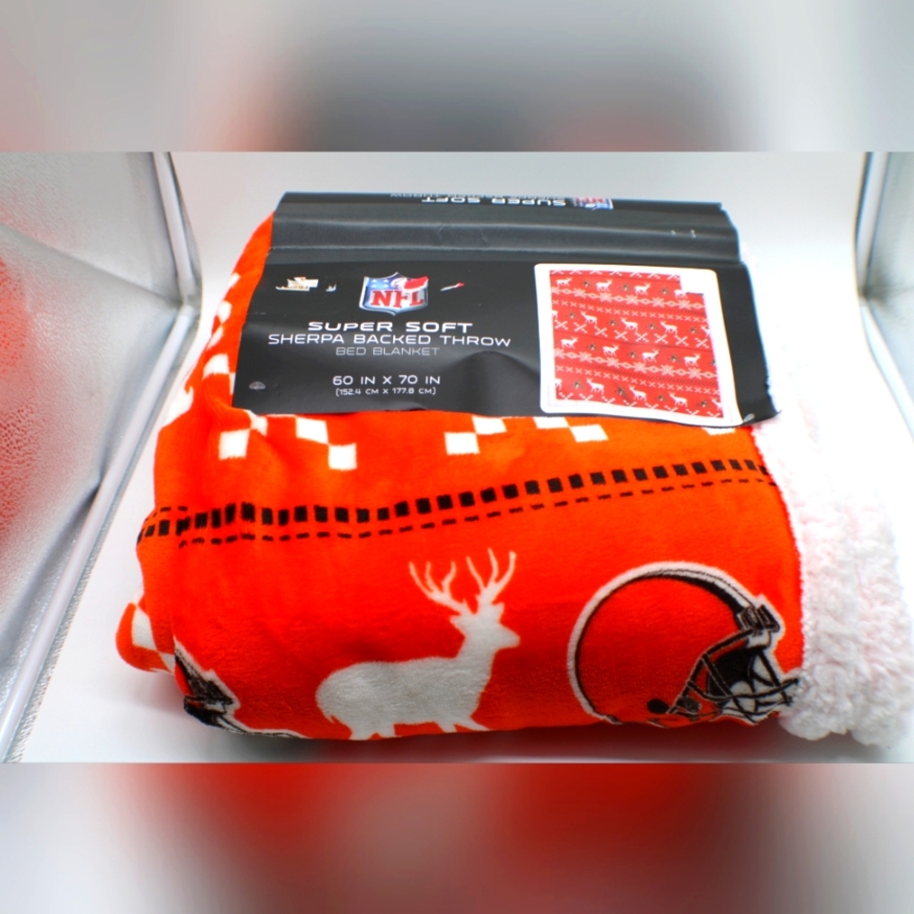 New NFL Cleavland Browns Helmet Reindeer Super Soft Sherpa Backed Bed Blanket